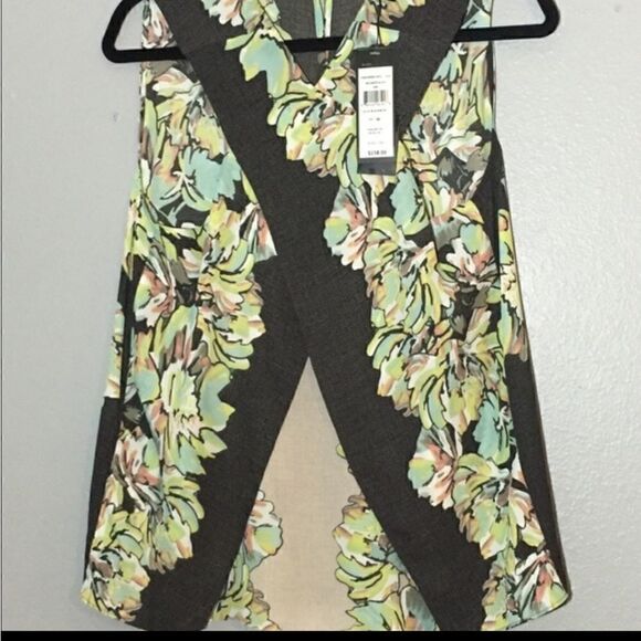 NWT BCBG MaxAzria Tulip Top - Picture 2 of 16